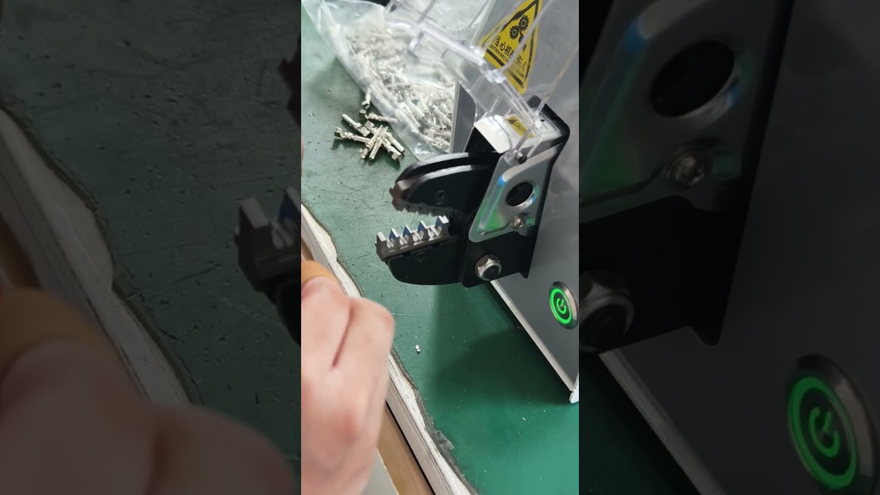 Kundevideo: Elektrisk terminalkrympemaskine til solcellekontakter #maskine #fabrik