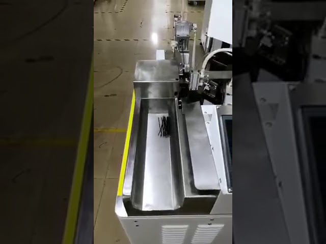 Automatisk kabelafisolerings-, crimp- og tvindemaskine
