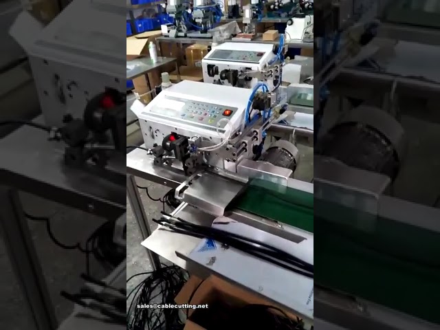 Automatisk computer wire cutter og afisoleringsmaskine