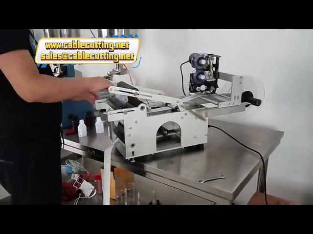 Professionel etiketteringsmaskine til runde PET- og glasflasker med indbygget dato- og batchprinter